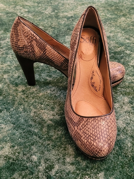 Sofft Shoes - NWT Snake-Print Sofft Leather Pump